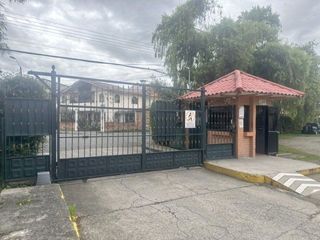 Foto 11 de Oportunidad departamento en venta con 110m2C en los Multifamiliares El Jardín – Cuenca