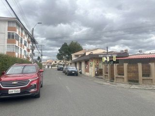 Foto 4 de Oportunidad departamento en venta con 110m2C en los Multifamiliares El Jardín – Cuenca