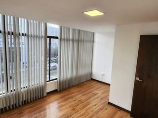 EN VENTA DEPARTAMENTO REMODELADO  3  DORMITORIOS SECTOR ZONA ROSA