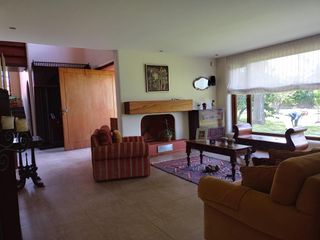 Foto 8 de VENTA CASA AMPLIA 4 DORMITORIOS en Puembo