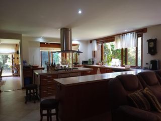 Foto 4 de VENTA CASA AMPLIA 4 DORMITORIOS en Puembo