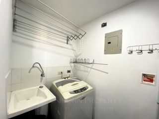 Apartamento Espacioso y central  En el Poblado, Castropol, Medellín: Servicios públicos y administración incluidos. Habitaciones con baño privado y amplios espacios.