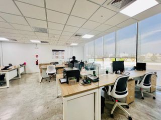 Alquilo oficina implementada en Centro Empresarial San Isidro por Canaval y Moreyra