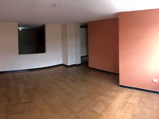VENDO AMPLIA CASA RENTABLE B PASTRANITA 10 FRENTE POR 24 DE FONDO, m CONTIGUO CASABLANCA  BOGOTA