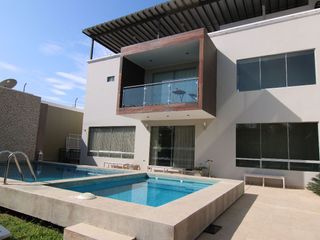 Foto 1 de AMPLIA CASA EN VENTA CON DOS PISCINAS- LOMA LINDA I - PIURA