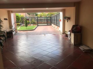 Vendo casa con oficina. Muy bien ubicada en Niza antigua