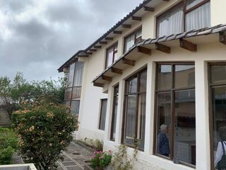 GUILLERMO MORALES vende casa esquinera en Latacunga. Precio de oportunidad. $180.000