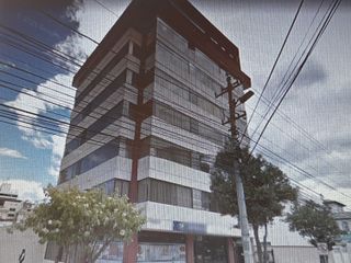 PRECIOSA OFICINA AMOBLADA, EN EL CORAZON FINANCIERO Y COMERCIAL DE QUITO