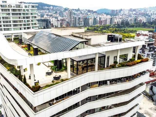 Edificio Metropolitan - Oficina en pleno hipercentro financiero de Quito