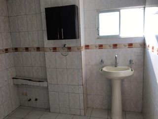 Foto 2 de Casa de Venta en Urbanización Floresta, Santo Domingo de los Tsáchilas