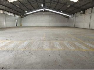 BODEGA DE 670 MTS EN ARRIENDO. CARAPUNGO