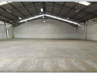 BODEGA DE 670 MTS EN ARRIENDO. CARAPUNGO