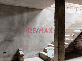 Foto 3 de Se Vende Casa De 2 Pisos En Casco Gris Terreno 131.50M² A Unas Cuadras De Mall Aventura Plaza Urb. La Esmeralda