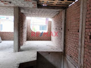 Foto 10 de Se Vende Casa De 2 Pisos En Casco Gris Terreno 131.50M² A Unas Cuadras De Mall Aventura Plaza Urb. La Esmeralda