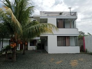 Guillermo Morales Vende Irresistible Casa en Tonsupa. $ 220.000