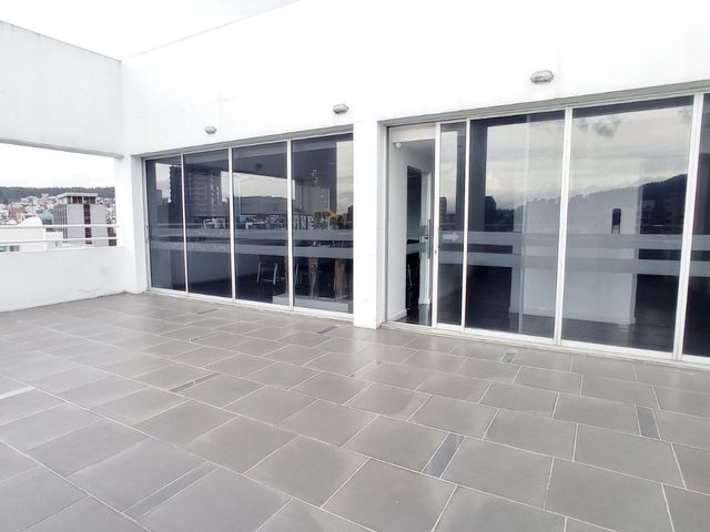 Oficina Comercial - 100 m2 - 2 Parqueos - Moderna - Seguridad - La Carolina