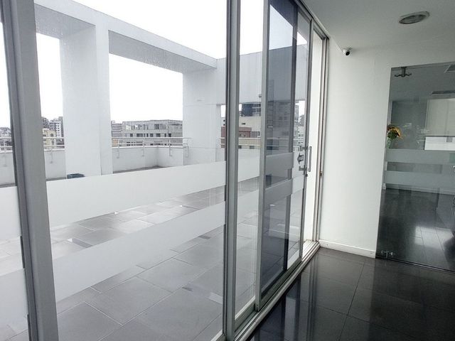 Oficina Comercial - 100 m2 - 2 Parqueos - Moderna - Seguridad - La Carolina