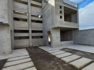 Foto 3 de CASA EN OBRA GRIS ECU 911