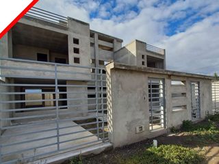 Foto 1 de CASA EN OBRA GRIS ECU 911