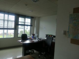 En alquiler estrategica oficina en Samborondon Business Center