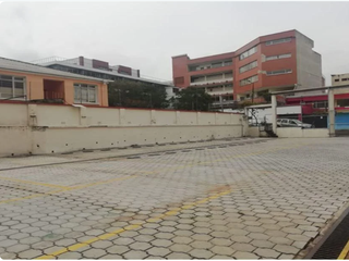 SE VENDE LOTE DE TERRENO CERCA A AV. 6 DE DICIEMBRE Y COLÓN
