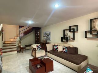 De oportunidad Vendo Casa Económica en el Sector del Valle, en Cuenca