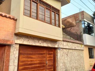 Foto 1 de Venta de casa en URB INgeniería ,SMP de 2 pisos en excelente estado