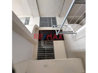 Foto 6 de Venta De Departamento En 2° Piso Urb. Las Quintanas De 78M2 A $ 70,000.