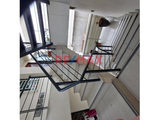 Foto 10 de Venta De Departamento En 2° Piso Urb. Las Quintanas De 78M2 A $ 70,000.