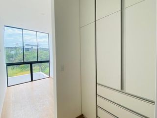 Foto 10 de LINDA CASA EN VENTA URB. MIRAFLORES CONTRY CLUB-FRENTE A PARQUE