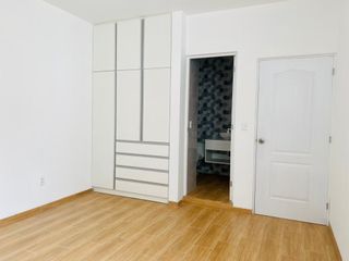 Foto 6 de LINDA CASA EN VENTA URB. MIRAFLORES CONTRY CLUB-FRENTE A PARQUE