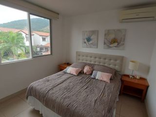 Via La Costa, Venta de Hermosa Casa 4 Dorm. con Piscina y Jacuzzi