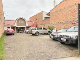 Excelente sitio en venta 306m2 + oficinas a dos cuadras de la Remigio Crespo.