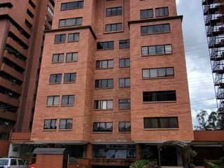 Departamento amoblado en Arriendo. Edificio Montecarlo. Sector Ordoñez Lasso y Cedros.