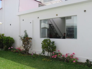 Casa de 3 Pisos Frente Al Parque: Ideal Para Oficina o Vivienda en Trujillo