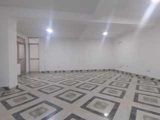 ¡Alquila Ahora Este Local Comercial De 70 M² En Una Zona Concurrida Y Transitada!