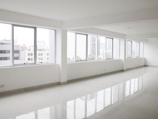 OFICINA ADMINISTRATIVA EN ALQUILER DE 293m2 EN AV. REPUBLICA DE PANAMA- SAN ISIDRO