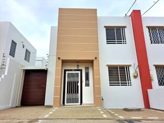 Casa 3 dormitorios en Renta en Urbanización privada en Vía Circunvalación, por el Registro Civil, Manta, Manabí, Ecuador