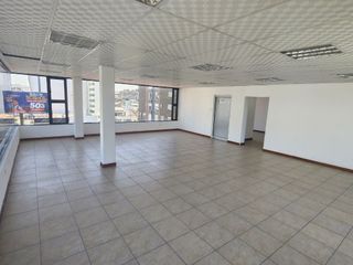 Renta Oficina de piso completo de 250 m2, sector Quicentro Norte
