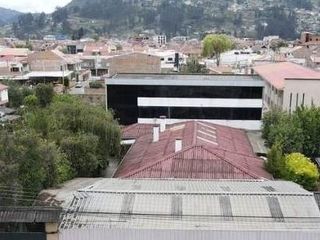 Edificio con bodegas y casa de venta en Cuenca sector colegio Borja Baños