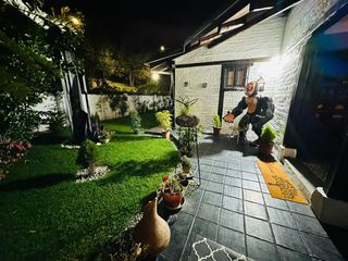 Foto 13 de Casa Esquinera de Lujo, de 240 m2, en Granda Centeno con Piscina y Consultorio
