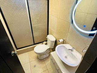 Foto 16 de Casa Esquinera de Lujo, de 240 m2, en Granda Centeno con Piscina y Consultorio