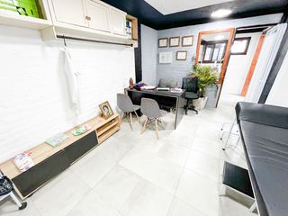Foto 10 de Casa Esquinera de Lujo, de 240 m2, en Granda Centeno con Piscina y Consultorio
