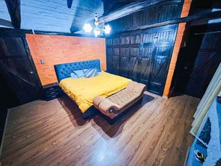 Foto 6 de Casa Esquinera de Lujo, de 240 m2, en Granda Centeno con Piscina y Consultorio