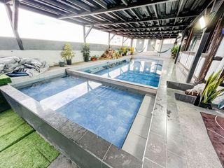 Foto 11 de Casa Esquinera de Lujo, de 240 m2, en Granda Centeno con Piscina y Consultorio