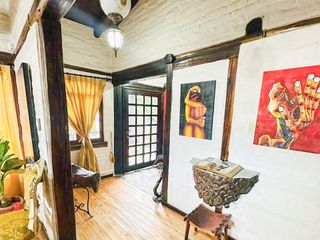 Foto 9 de Casa Esquinera de Lujo, de 240 m2, en Granda Centeno con Piscina y Consultorio