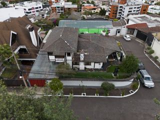 Foto 12 de Casa Esquinera de Lujo, de 240 m2, en Granda Centeno con Piscina y Consultorio