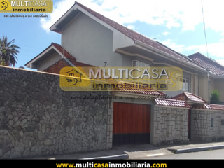 Se Vende Amplia Casa En El Sector Puertas Del Sol, Cuenca