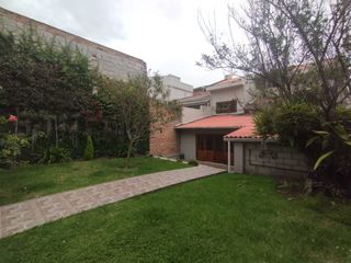 Se renta casa de Dos pisos en Cuenca