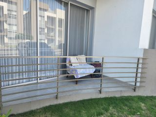 Samborondon, Venta Excelente departamento 3 dormitorios amoblado con patio